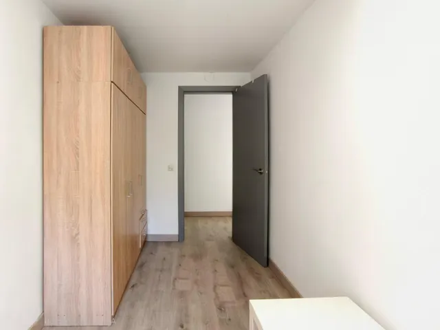 PISO DE 100 m2 CON 4 habitaciones EN LA ZONA DEL ESCORXADOR — 12