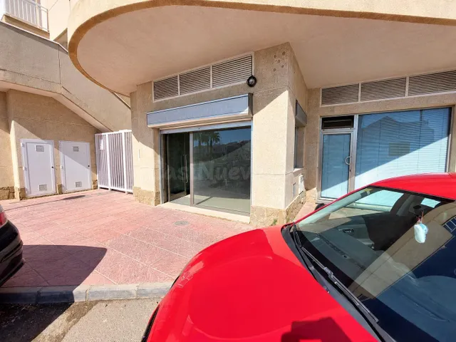 LOCAL COMERCIAL REFORMADO EN CARRETERA DE GARRUCHA – GRAN VI
