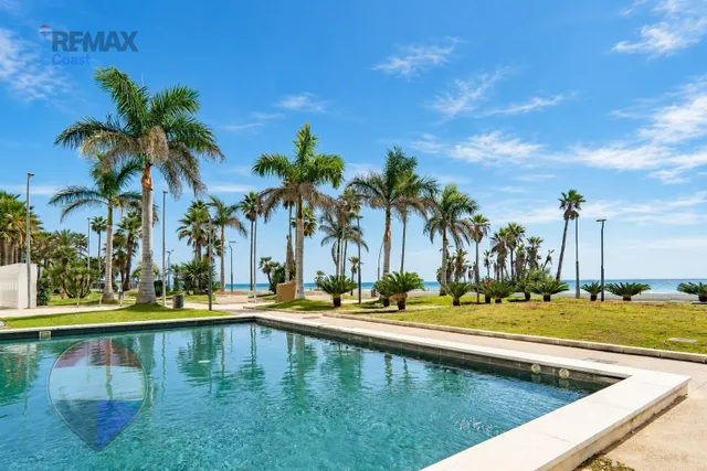 Dos apartamentos en uno, con espectaculares vistas al mar, junto al puerto deportivo de Estepona — 42