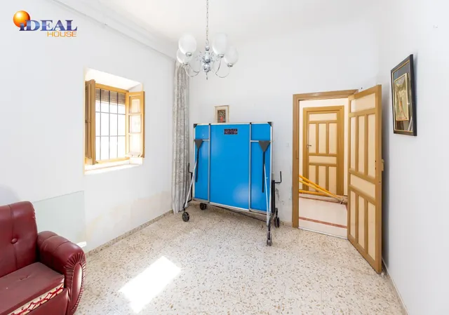 ¡CASA EN UNA SOLA PLANTA, CREA TU VIVIENDA IDEAL EN ALBOLOTE! Casa en una sola planta con patio, garaje y un gran potencial. — 12