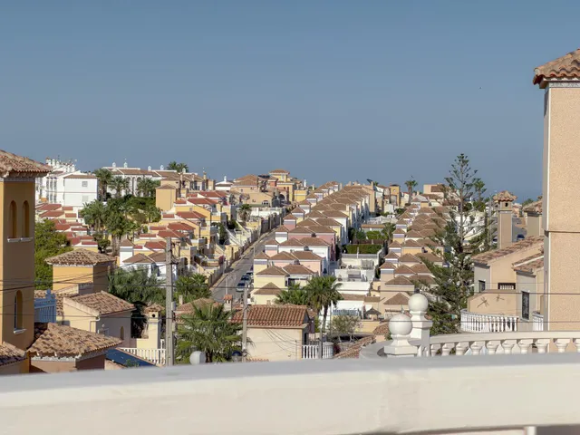 Orihuela Costa! Impresionante Villa Mediterránea con generosa parcela y amplias terrazas + Solarium privado con increíbles vistas panorámicas — 45