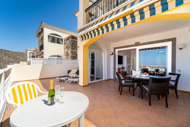 Exclusivo apartamento con amplia terraza y vistas al mar en Loma Verde — 12