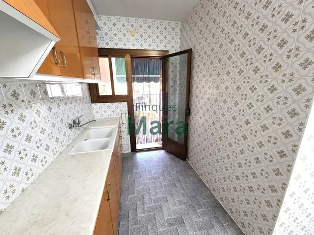 ¡¡un piso con muchísimo potencial y gran luminosidad en el barrio de marianao!! — 2