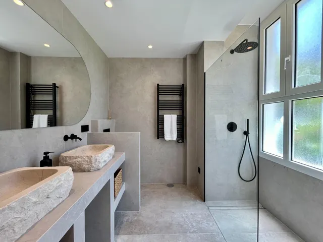 Espectacular vivienda reformada con jardín privado en Palm Beach, Marbella — 47