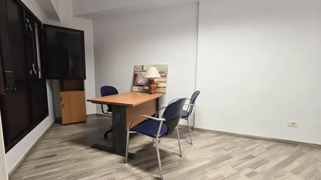 Oficina reformada y amueblada de 128 m2 en el Edificio Peceño, en pleno centro de Santa Cruz de Tenerife — 32