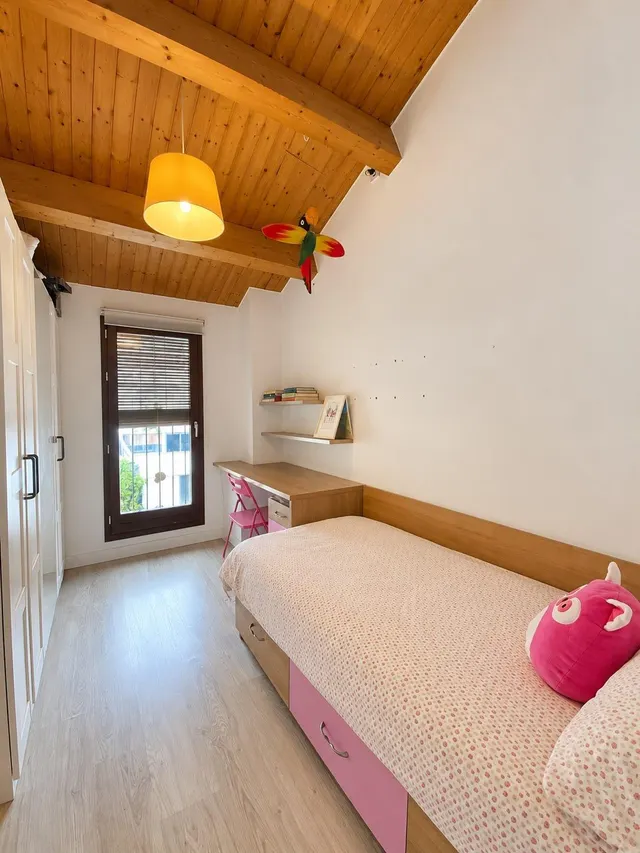 Casa en el centro de Alella, junto a la iglesia, con terraza y 4 habitaciones — 18