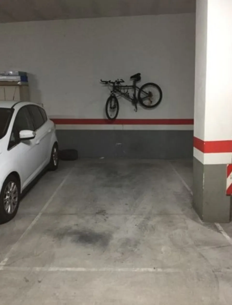 Urbis te ofrece una plaza de garaje en zona Puente Ladrillo-Toreses, Salamanca.