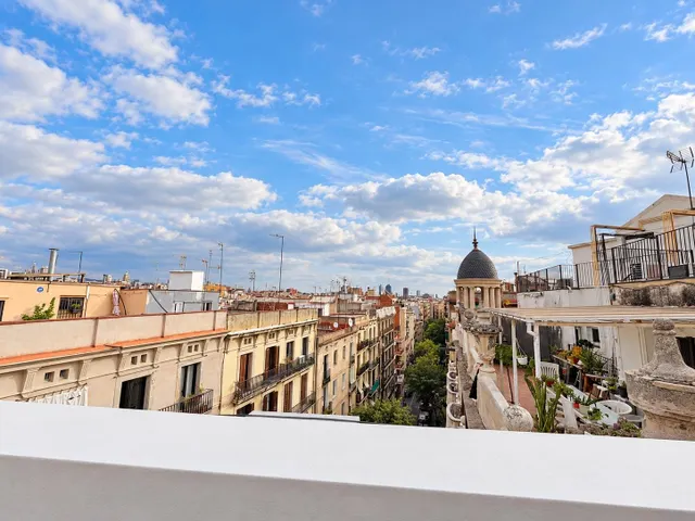 Descubre tu próximo hogar en Barcelona en calle Riera Alta — 16