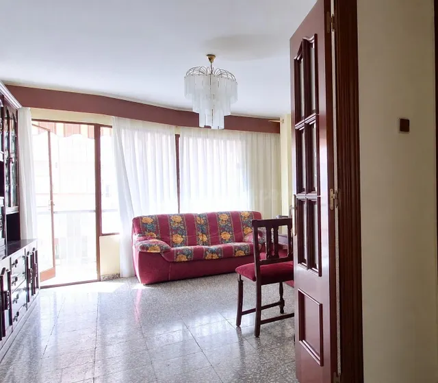 AMPLIA VIVIENDA DE 4 DORMITORIOS Y 2 BAÑOS. MEJOR PRECIO DE ZONA — 2