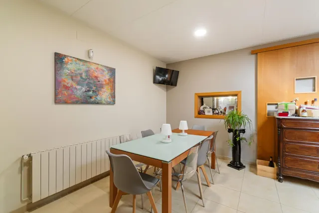 Casa adosada impecable de 4 dormitorios, placas solares y excelente ubicación en Empuriabrava. — 31