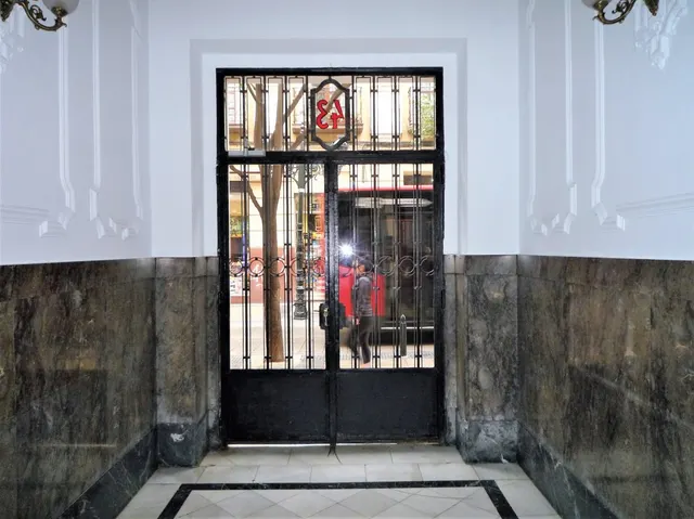 Se Vende Piso de 118 m2, reformado, en Don Jaime esquina Plaza del Pilar — 37