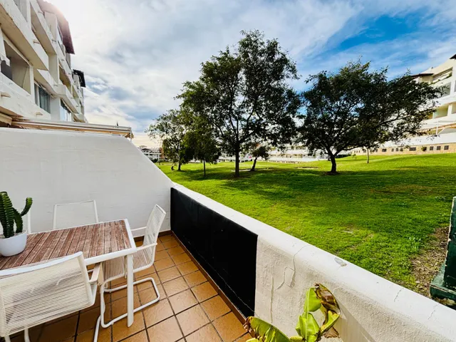 PISO DE TRES DORMITORIOS CON VISTAS AL CAMPO DEL GOLF — 31