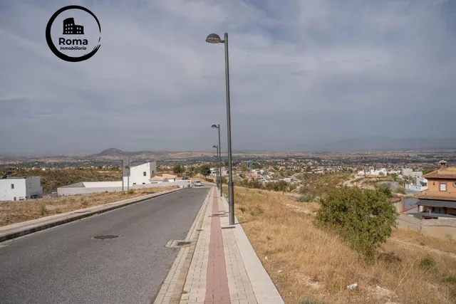 Terreno urbano de 750 m2 en Altos de La Zubia. Parcela 17, manzana M — 6