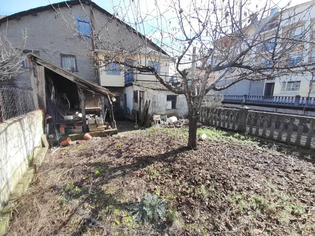CASA CON PATIO PARA REFORMAR EN CACABELOS — 18