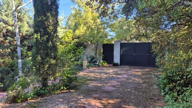 Precioso chalet con espectacular piscina y jardín autóctono — 28