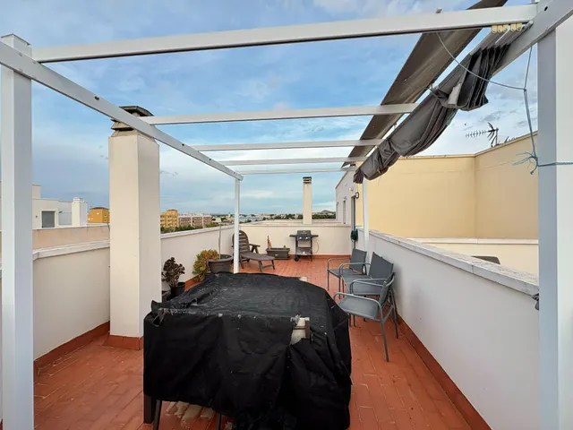 Apartamento luminoso y espacioso en la acogedora Formentera. Cerca de colegios y comercios, a 10 min a pie de Benijófar, a 3,5 km del La Marquesa Golf, y a solo 11 km de las playas de Guardamar. — 35