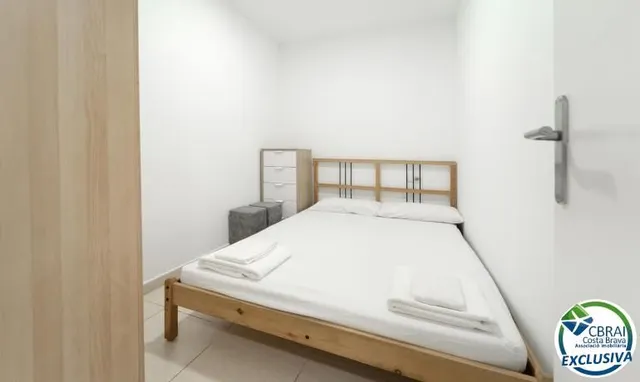 Moderno apartamento en planta baja en complejo residencial con zonas ajardinadas y piscina comunitaria — 12