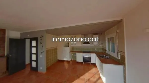 CASA OCUPADA DE 88 M2, 3 habitaciones, 1 BAÑOS, EN C/ CAMPANYA, LLORET DE MAR — 3