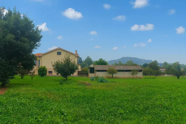 Casa con terreno urbano en Santillana del Mar — 7