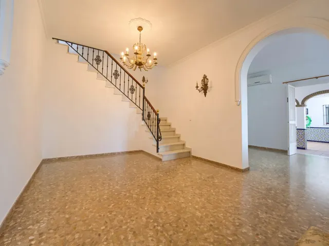 ¡¡ESPECTACULAR!! Adosada de esquina de 223 m2 con patio, terraza y garaje — 9