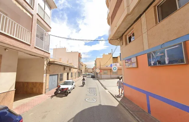 Se vende piso OKUPA en Ñguilas (Murcia).
