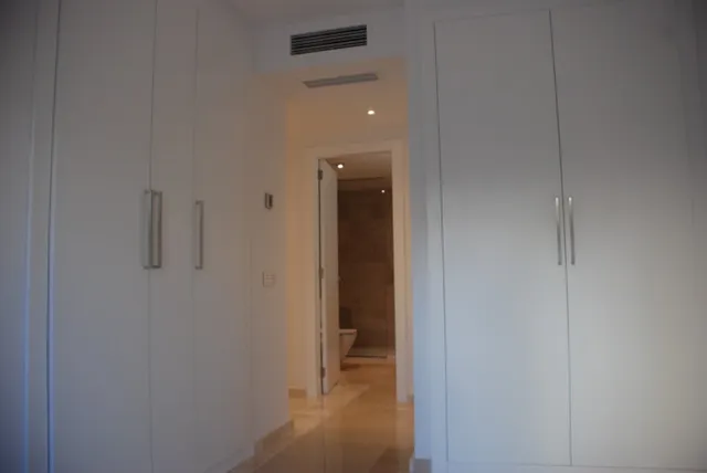 Piso a estrenar con terraza de 40 m2, parking y piscina en calle peatonal Nuredduna – Palma. — 28