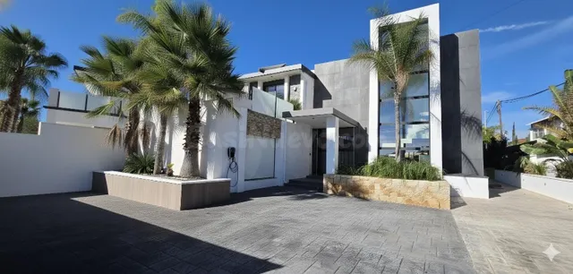 Espectacular Casa de Lujo en la Urbanización Tres Calas, L’A