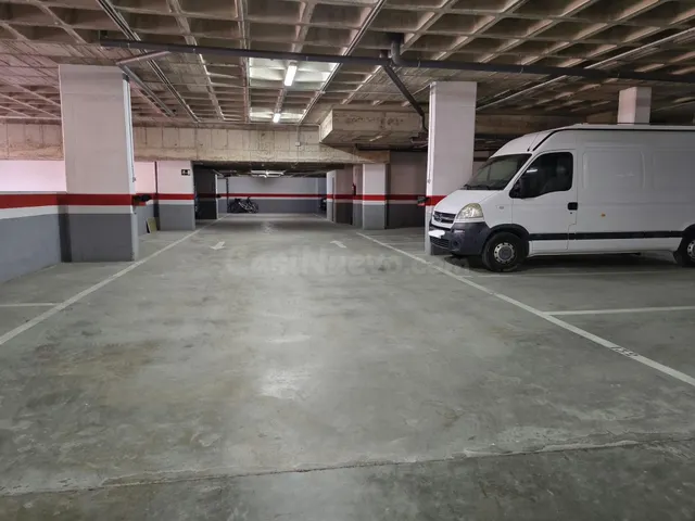 ¡Amplia plaza de garaje para furgoneta grande o caravana a 1 - foto 4