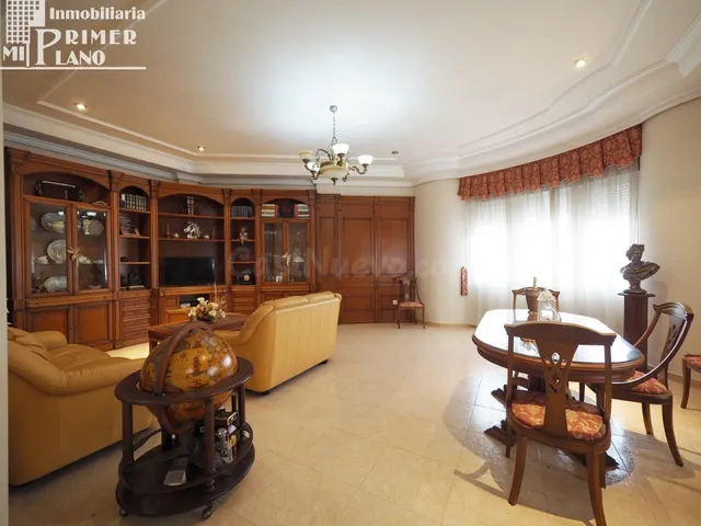 *Espectacular Casa Independiente en Esquina en Tomelloso por