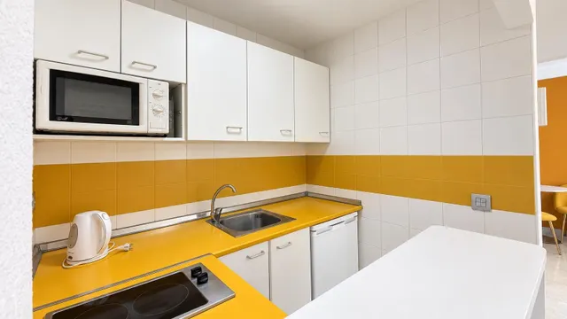 TORREMOLINOS 1 DORMITORIO — 6