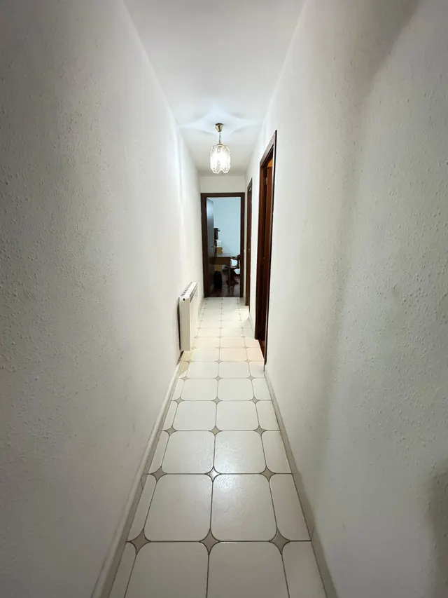 PISO DE 4 habitaciones Y DOS BAÑOS EN LA CALLE CALABRIA CERCA DEL SAGRADO CORAZÓN — 38