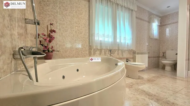 GRAN CASA EN VENTA ZONA PARQUE ACUÁTICO — 48