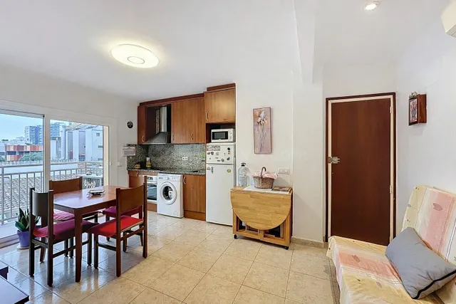 Apartamento con terraza en el centro de Platja d’Aro a 200 m - foto 2