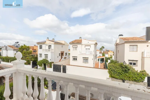 Casa independiente con piscina en La Zubia. — 29