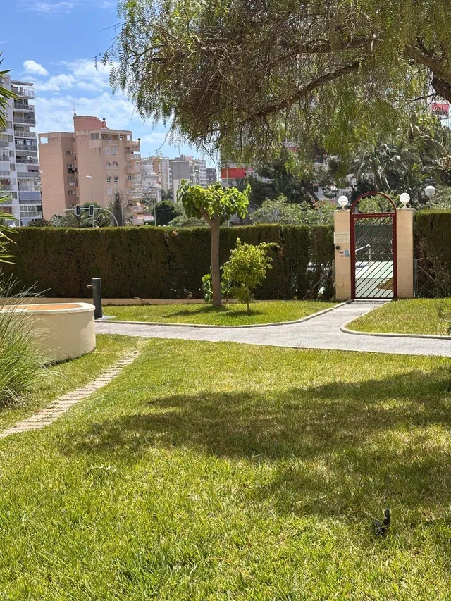 FANTÁSTICO PISO CON VISTAS AL MAR EN UNA DE LAS MEJORES ZONAS DE ALICANTE — 27