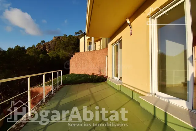 ¡CHALET ESPECTACULAR! AMPLIO Y MUY LUMINOSO CON GARAJE Y TRE - foto 4
