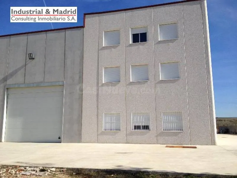 VENTA DE NAVE INDEPENDIENTE EN LOECHES