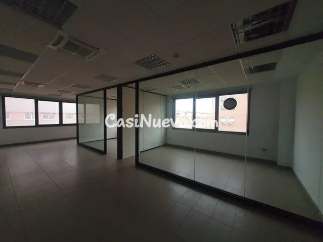 PLANTA DE OFICINA DISPONIBLE EN EL EDIFICIO PORTASEVILLA - foto 4