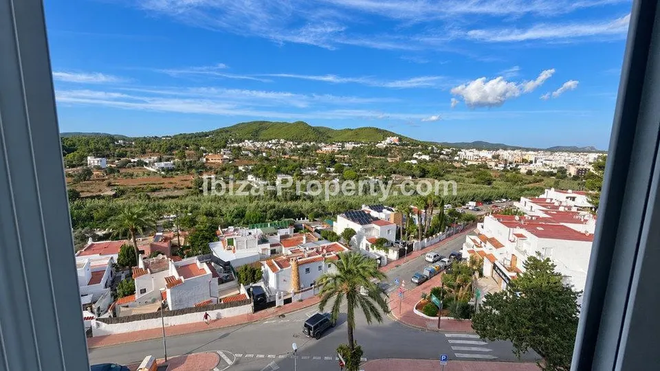 Espectacular ático con impresionantes vistas al mar y Santa Eulalia