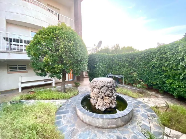 Exclusiva casa a tres vientos con jardín en Santa Bárbara - foto 3