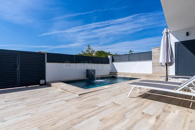 Villa independiente con piscina privada, solárium y vistas a la laguna en Moncayo — 4