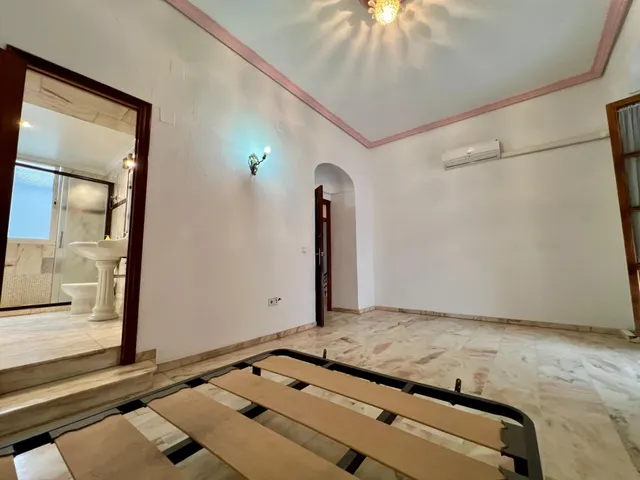C. EXCLUSIVA CASA EN LA JUDERÍA A 5 MINUTOS DE LA MEZQUITA-CATEDRAL CON GARAJE Y ASCENSOR — 42