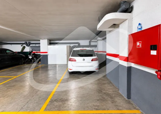 Impresionante Piso Reformado en Sabadell con Vistas y Comodidades — 29