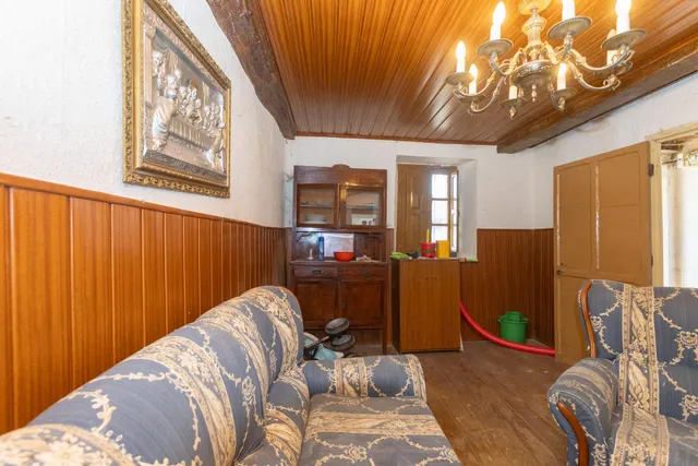 Casona montañesa y cuadra de piedra — 7