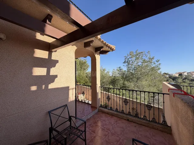 AMPLIA CASA ADOSADA CON SOLARIUM Y PISCINA COMUNITARIA | BLU - foto 4