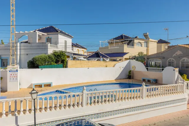 Dúplex reformado en Los Balcones: sol, comodidad y ubicación estratégica — 2