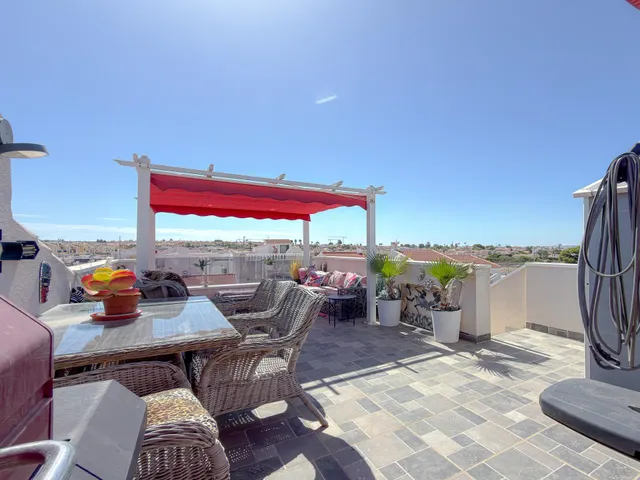 Exclusivo Adosado con excelente diseño y 2 amplias terrazas + solarium privado con vistas despejadas ( Sin gastos de comunidad ) — 8