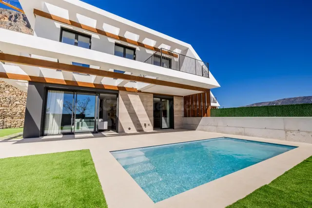 Chalet independiente con piscina en Polop - foto 2