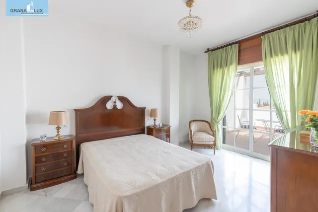 Chalet pareado con piscina, jardín y bonitas vistas a Granada en La Zubia — 28