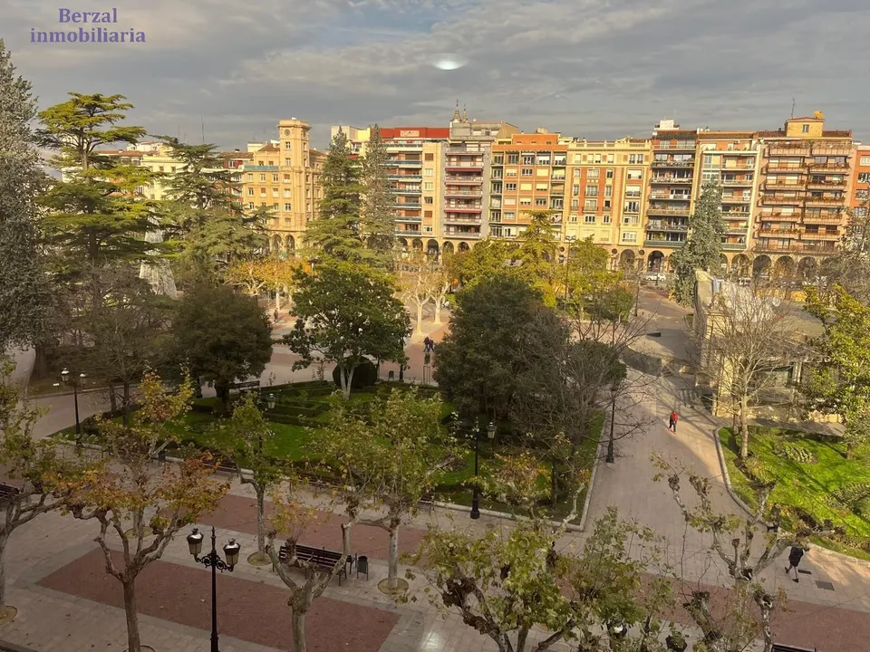 Extraordinario piso en el Espolón